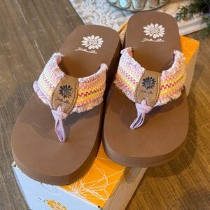 Women's Yellow Box, Feriz, Pink Multi, Size 8.  New in box